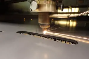 二次元レーザー加工機