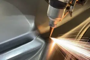 三次元レーザー加工機